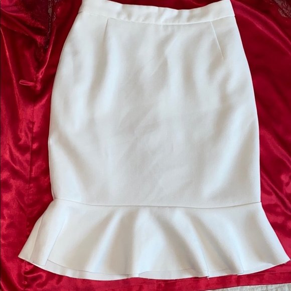 Bebe Flutter Ruffle Pencil Skirt Medium White - Picture 3 of 8